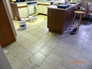 Yeah, I know. I chose to used two different patterns from kitchen to dining. I like it. A dividing point instead of a wall.