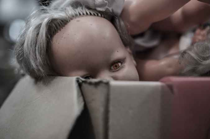 doll-eye-puppet-box-pexels